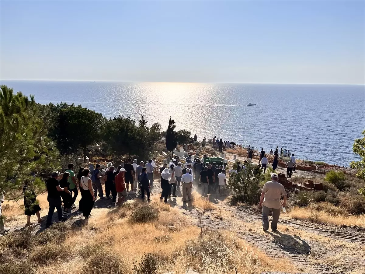 Ankara Üniversitesi’nden Emekli Profesör Ayvacık’ta Toprağa Verildi