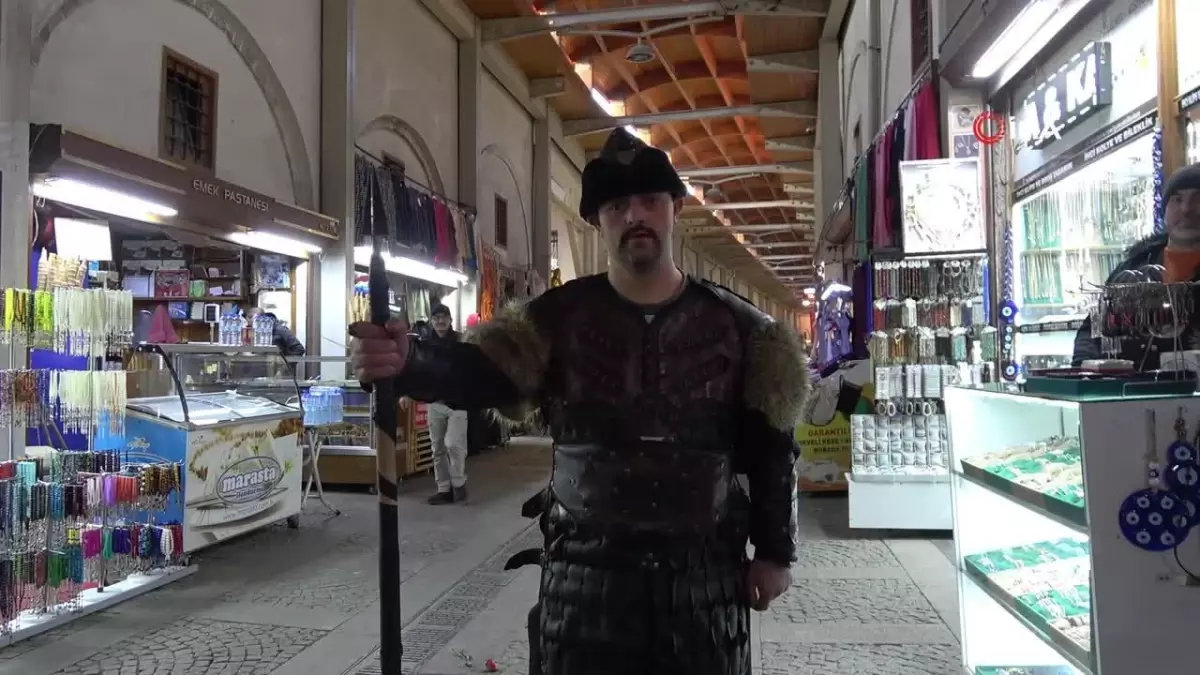 Emre, Kapalı Çarşı’nın Neşesi Oldu