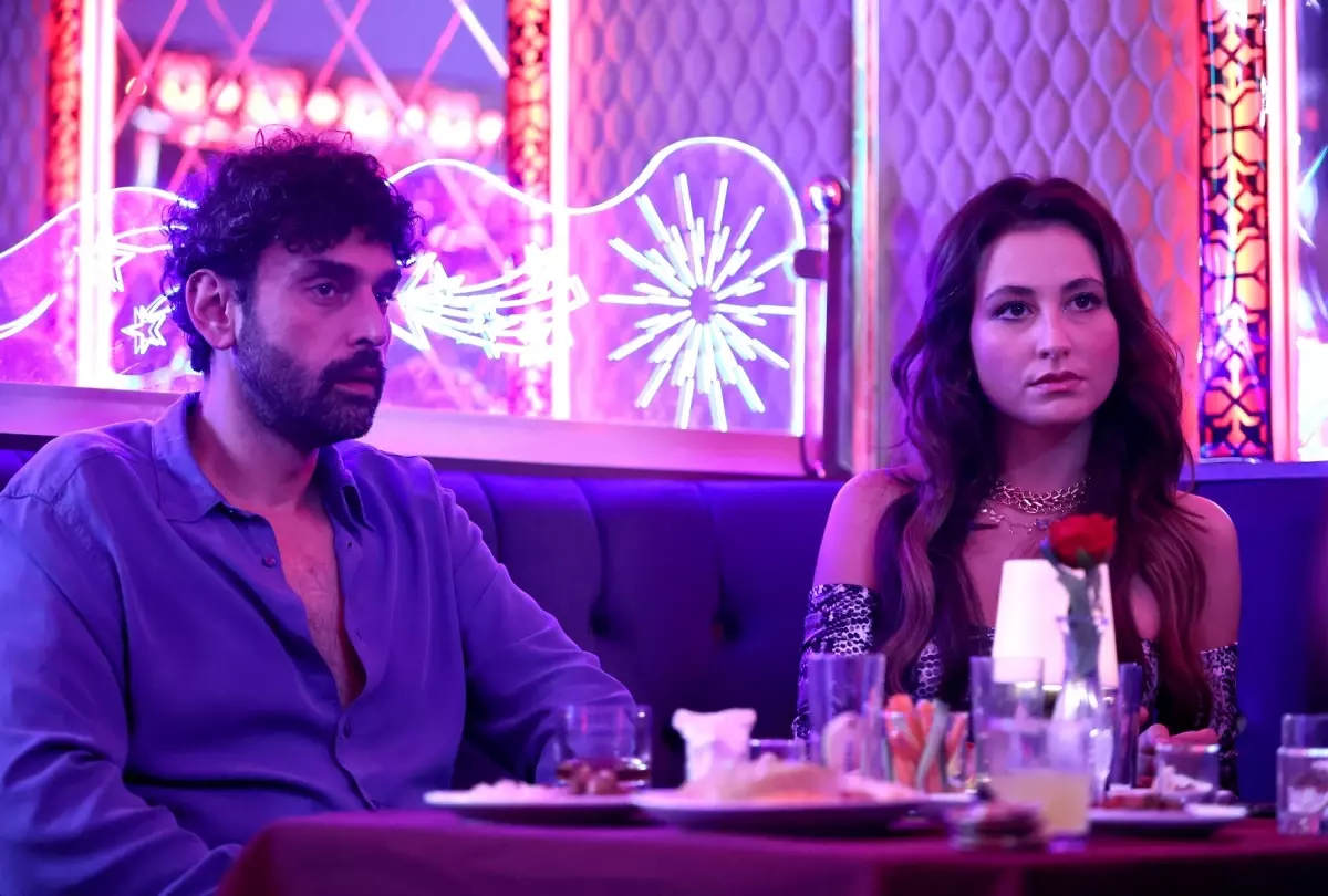 İnci Taneleri’nin Yeni Bölümünde Azem’in Şiir Performansı Dikkat Çekti