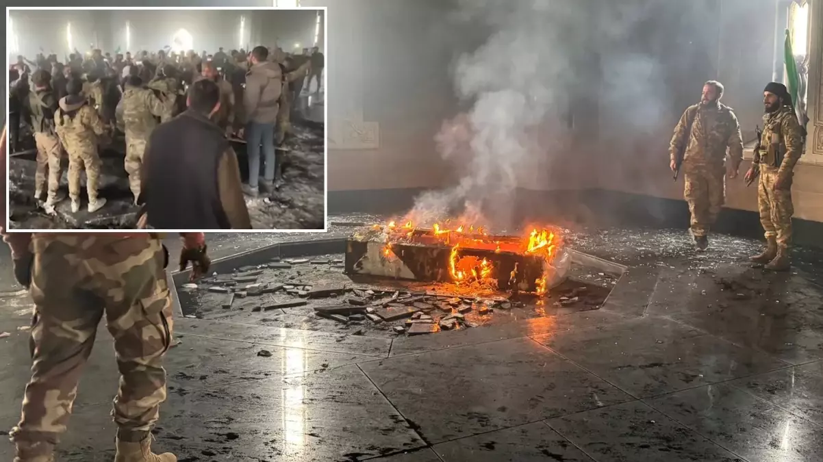Muhalifler Hafız Esad’ın türbesini ateşe verip başında kutlama yaptı